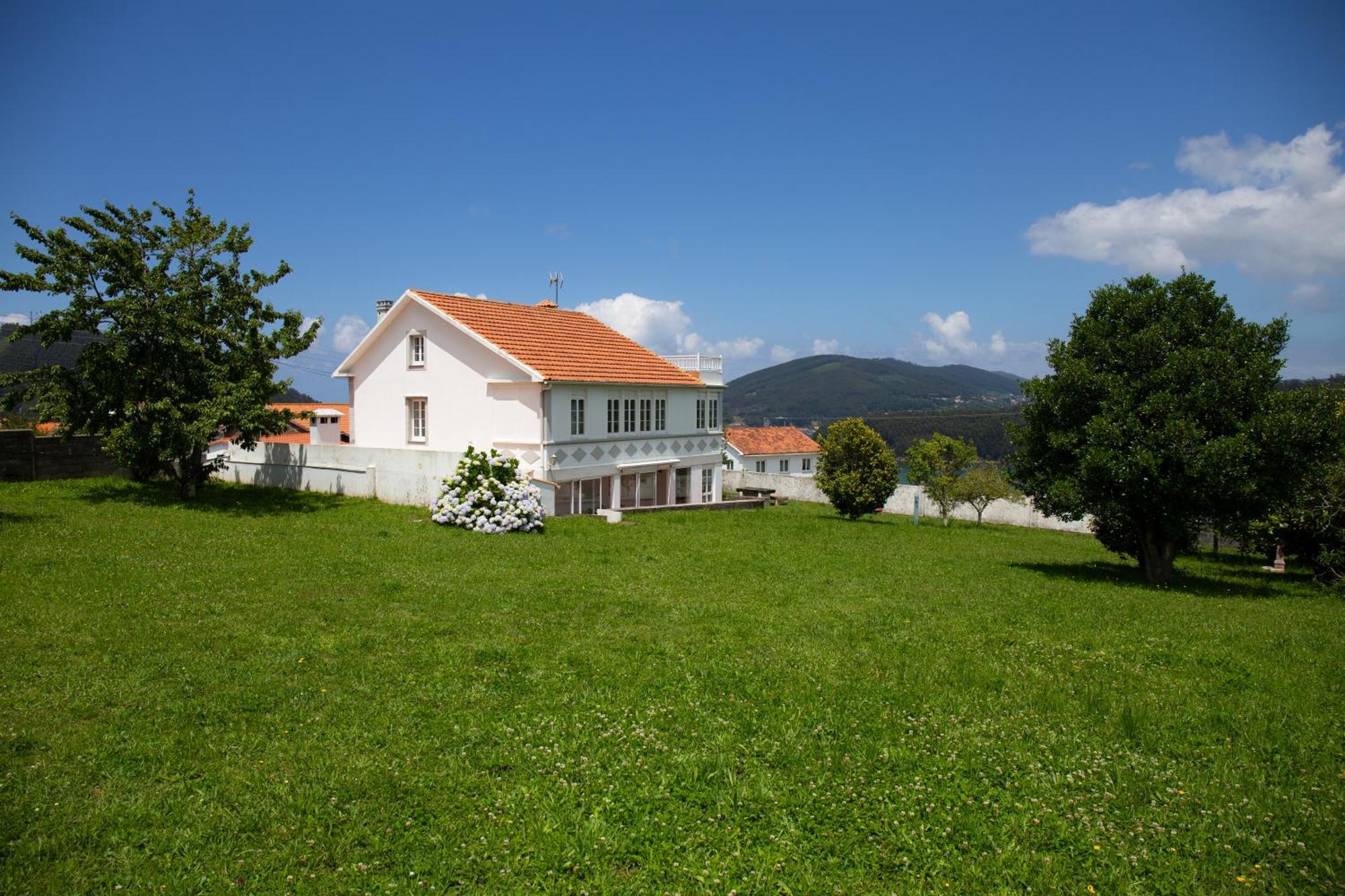 Beachfront Surf & Holiday House, Charming & Quiet Valdoviño Esterno foto