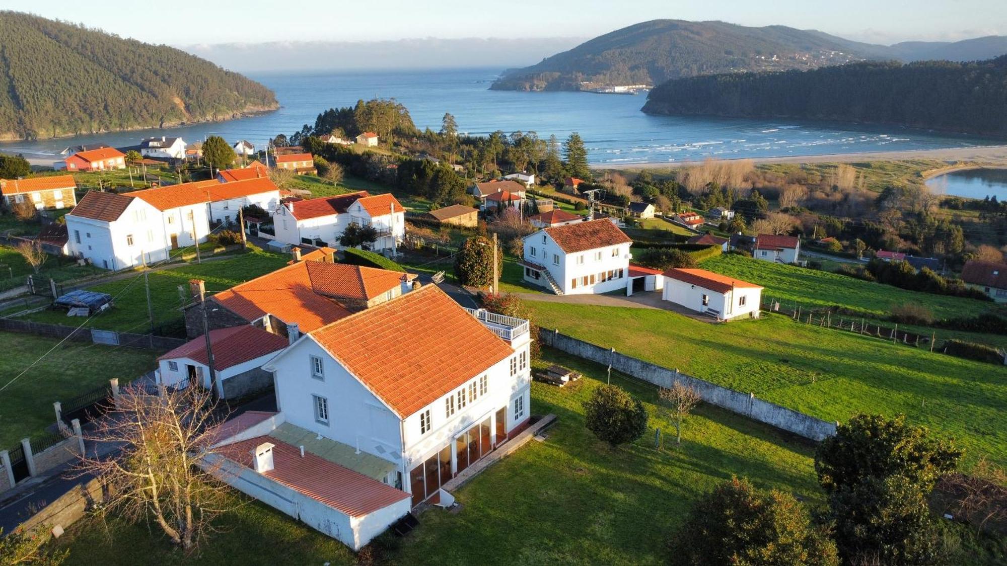 Beachfront Surf & Holiday House, Charming & Quiet Valdoviño Esterno foto